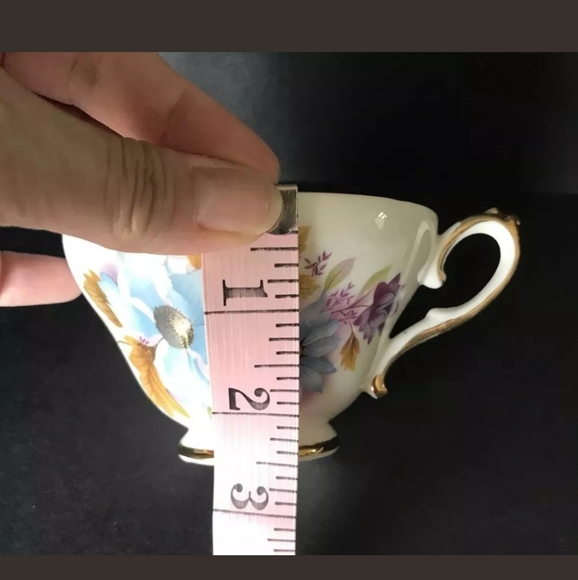 Royal Sutherland Teacup & Saucer - Picture 8 of 8